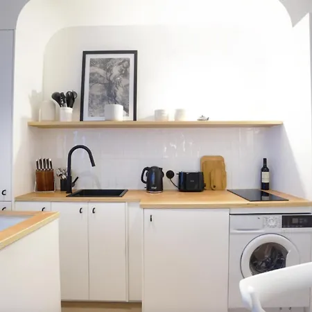 Ideally Located In 15 شقة باريس
