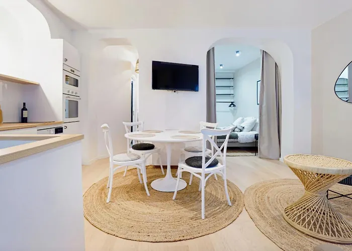 شقة Ideally Located In 15 *