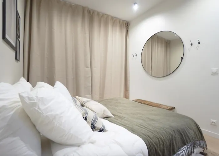 Ideally Located In 15 شقة *